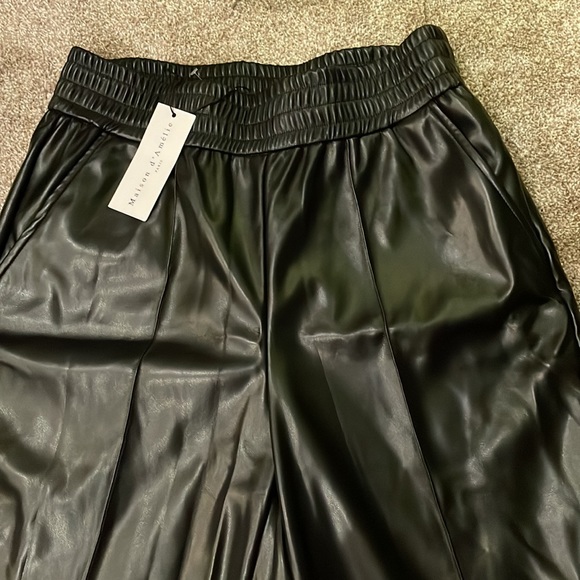 Madison d’ Amélie Black Faux Leather pull on pants, NWT - Picture 6 of 9